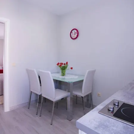 Daisy Apartment *